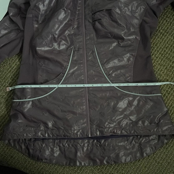 Lululemon Limited Edition Velocity Plum Embossed Dot Running Jacket - Picture 17 of 17